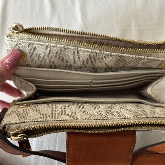 Michael Kors Crossbody Bag in White and Brown with Monogram - Picture 6 of 7